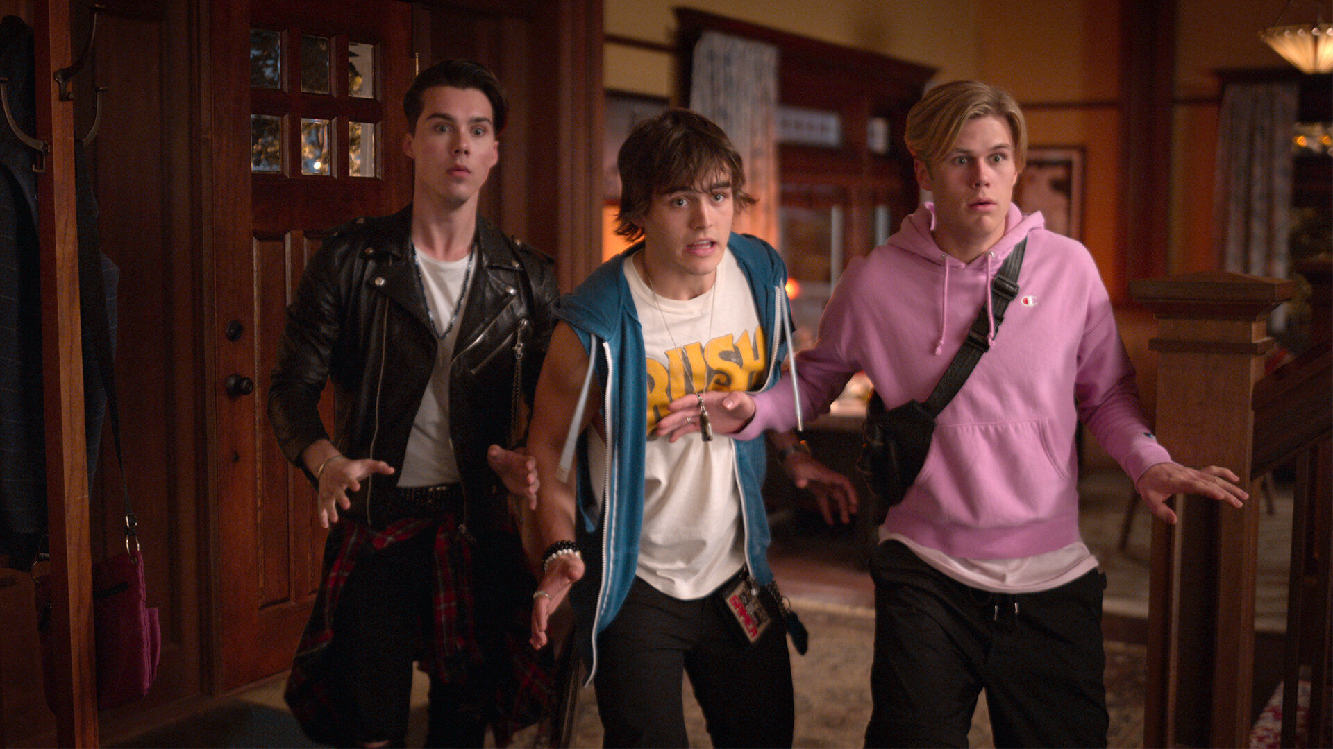 Джули и призраки 1 серия