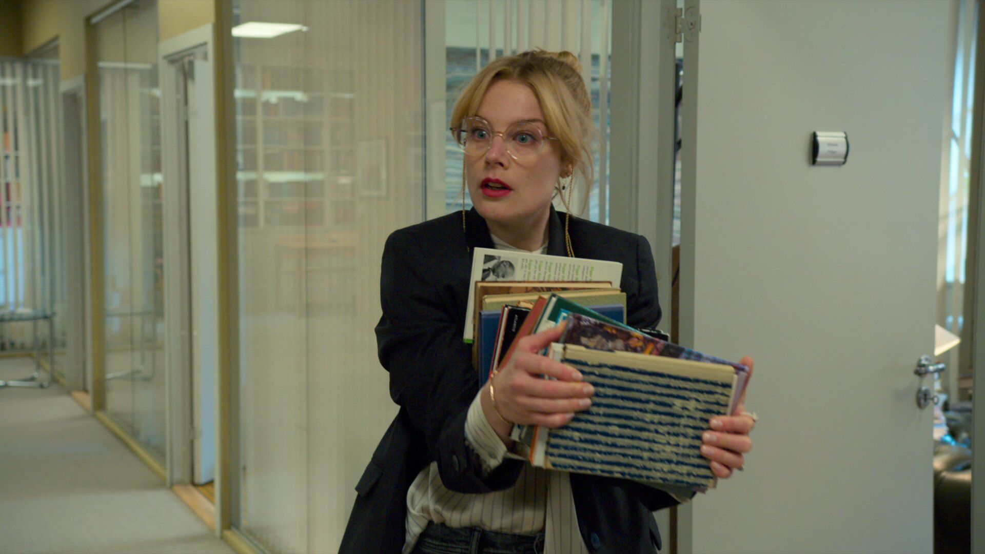 Любовь и анархия 1 серия Любовь и анархия 1 серия