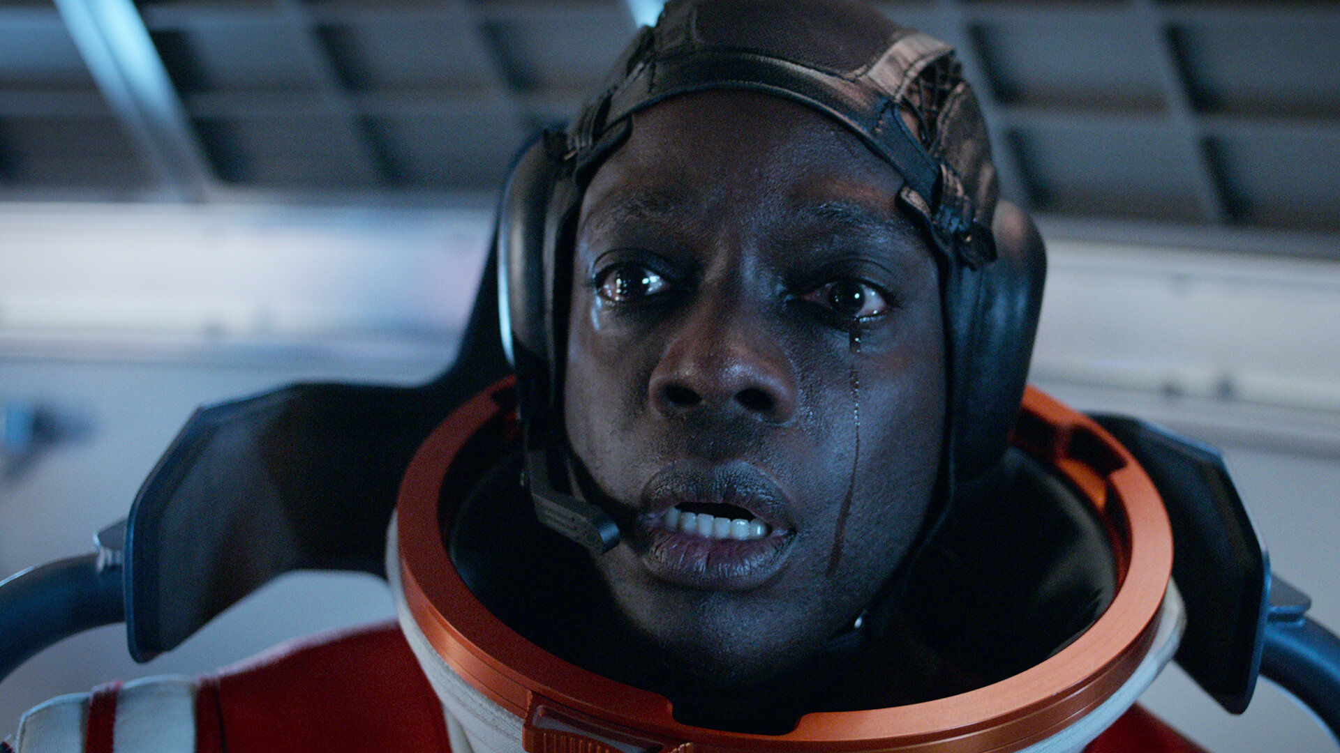 Вдали 10 серия