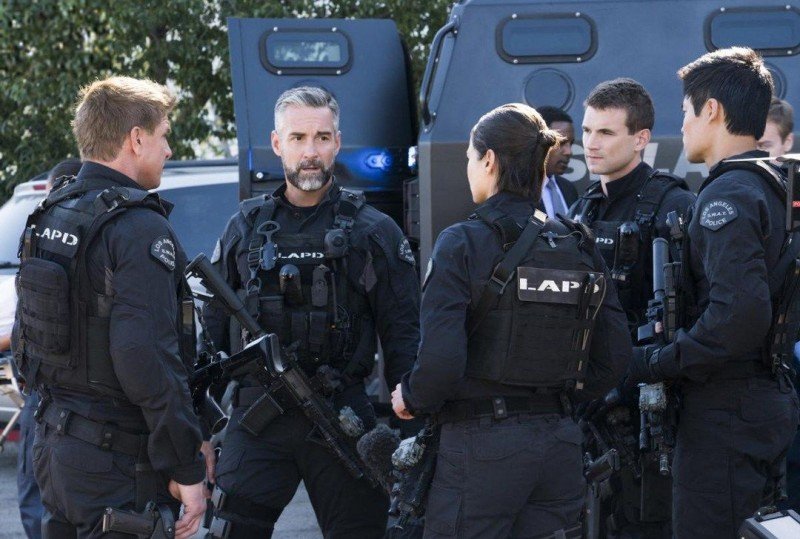 S. W. A. T.: Спецназ города ангелов 9 серия S. W. A. T.: Спецназ города ангелов 9 серия