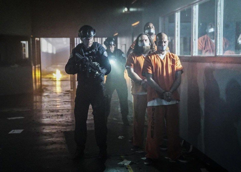 S. W. A. T.: Спецназ города ангелов 10 серия S. W. A. T.: Спецназ города ангелов 10 серия