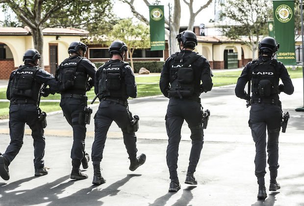 S. W. A. T.: Спецназ города ангелов 2 сезон 11 серия S. W. A. T.: Спецназ города ангелов 2 сезон 11 серия