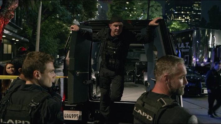 S. W. A. T.: Спецназ города ангелов 2 сезон 13 серия S. W. A. T.: Спецназ города ангелов 2 сезон 13 серия