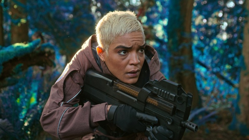 Иная жизнь 2 сезон 5 серия Иная жизнь 2 сезон 5 серия