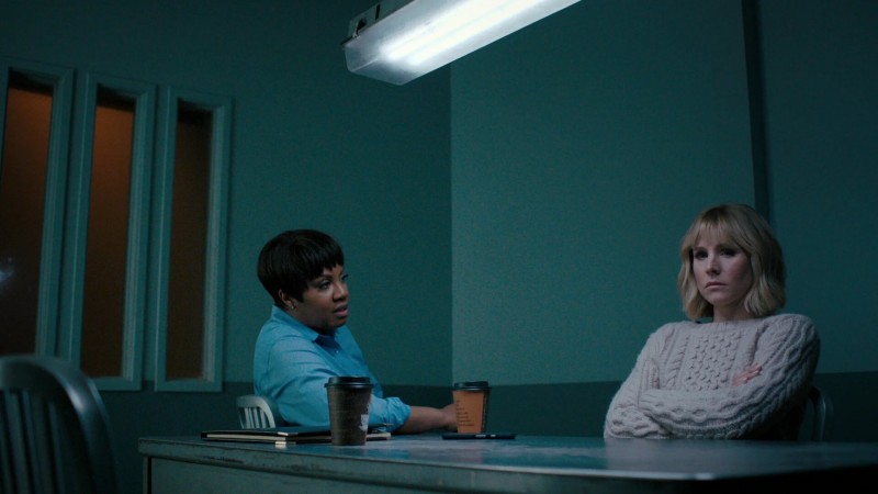 Женщина в доме напротив девушки в окне 7 серия