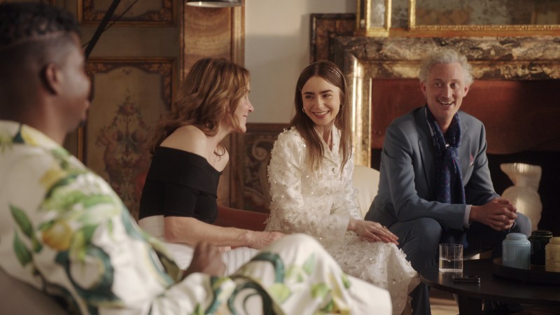 Эмили в Париже 4 сезон 10 серия Эмили в Париже 4 сезон 10 серия